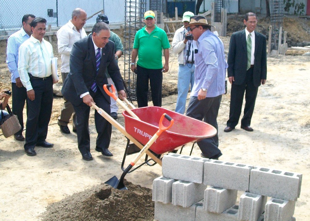 Mocanos saludan construcción de un edificio BAGRICO